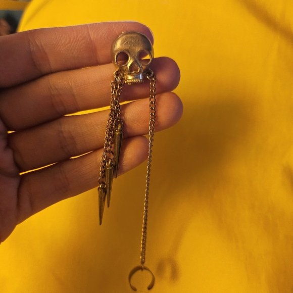 Skull Earring With Cuff - Picture 4 of 4